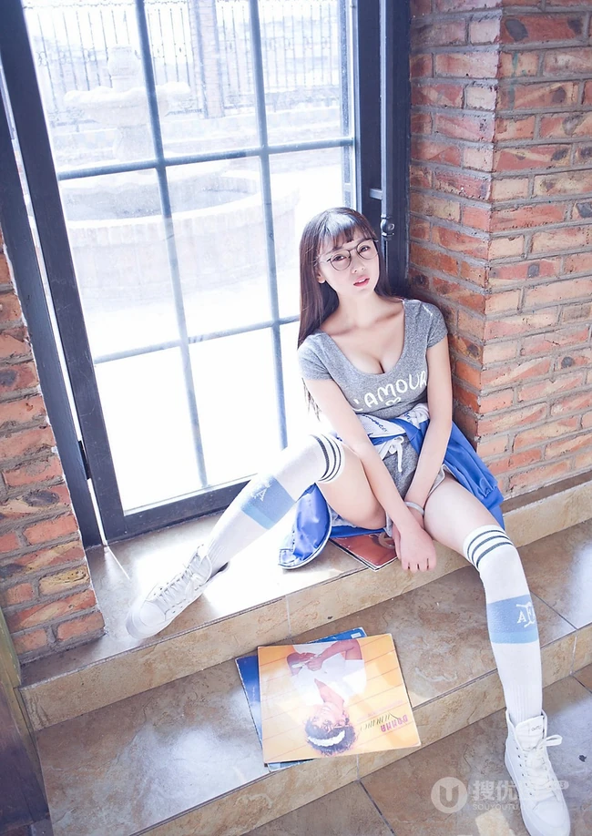 甜美气质女生赵小米Kitty运动装热裤写真美图