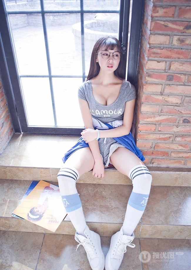 甜美气质女生赵小米Kitty运动装热裤写真美图