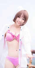 气质短发萌妹家居服街拍美图，天真烂漫浅粉可爱