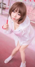 气质短发萌妹家居服街拍美图，天真烂漫浅粉可爱