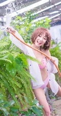 气质短发萌妹家居服街拍美图，天真烂漫浅粉可爱