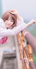 气质短发萌妹家居服街拍美图，天真烂漫浅粉可爱