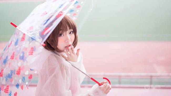气质短发萌妹家居服街拍美图，天真烂漫浅粉可爱