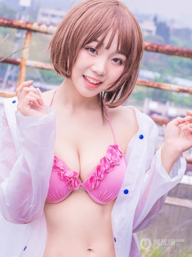 气质短发萌妹家居服街拍美图，天真烂漫浅粉可爱