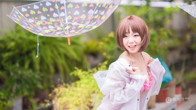 气质短发萌妹家居服街拍美图，天真烂漫浅粉可爱