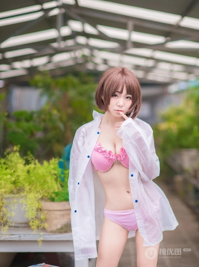 气质短发萌妹家居服街拍美图，天真烂漫浅粉可爱