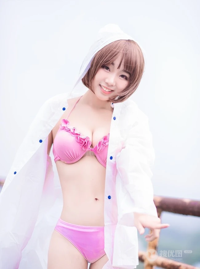 气质短发萌妹家居服街拍美图，天真烂漫浅粉可爱