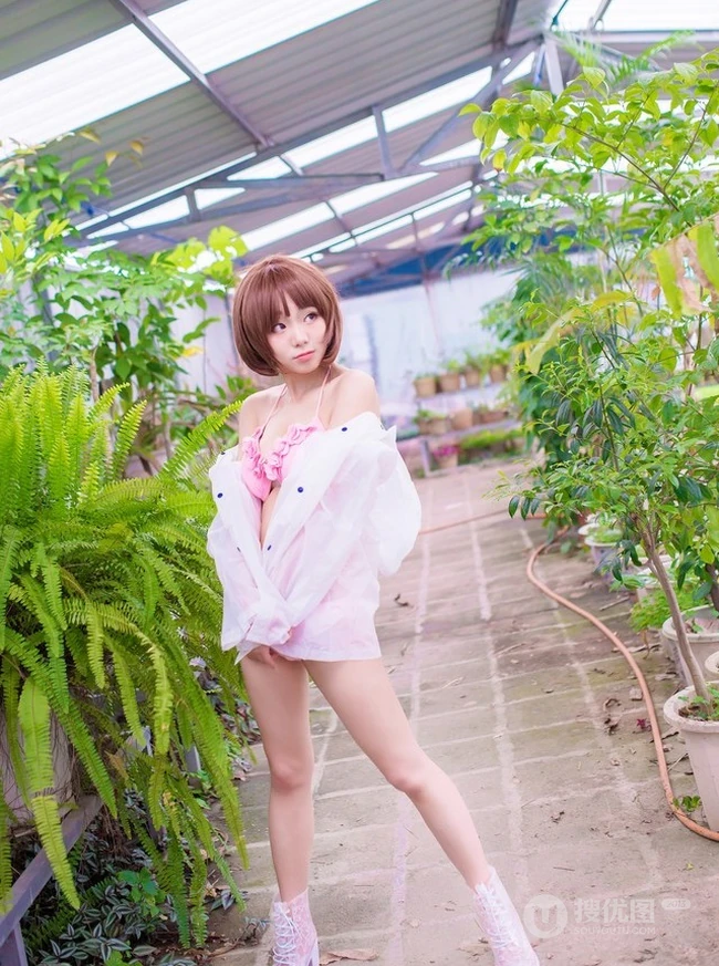 气质短发萌妹家居服街拍美图，天真烂漫浅粉可爱