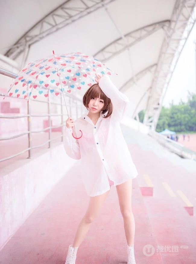 气质短发萌妹家居服街拍美图，天真烂漫浅粉可爱