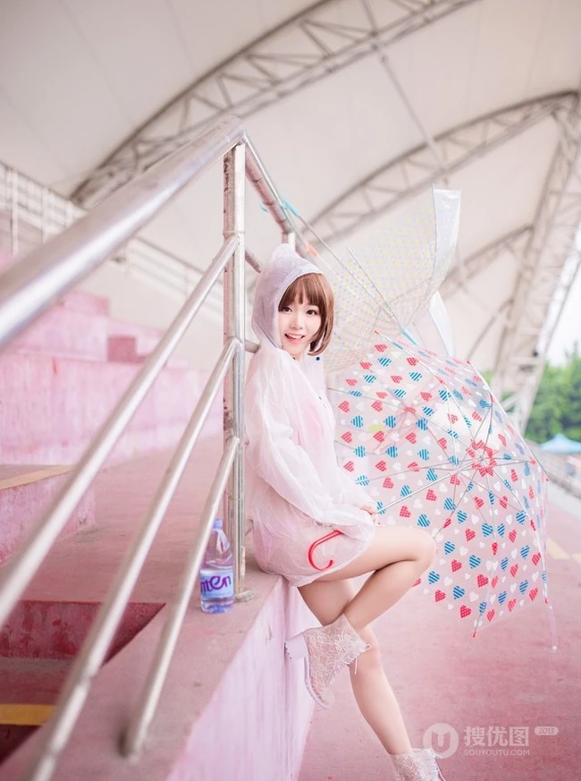 气质短发萌妹家居服街拍美图，天真烂漫浅粉可爱