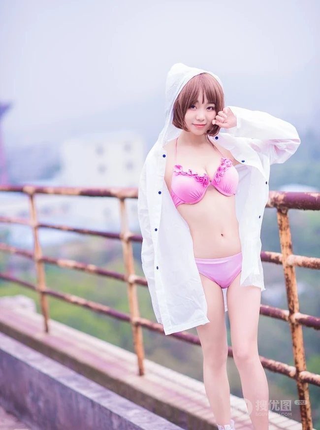 气质短发萌妹家居服街拍美图，天真烂漫浅粉可爱