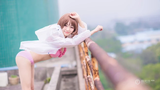 气质短发萌妹家居服街拍美图，天真烂漫浅粉可爱