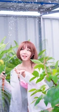 气质短发萌妹家居服街拍美图，天真烂漫浅粉可爱