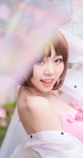 气质短发萌妹家居服街拍美图，天真烂漫浅粉可爱