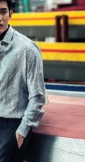 帅气型男吴建飞写真图片大全，健硕身材衣着搭配得宜