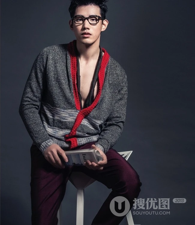 帅气型男吴建飞写真图片大全，健硕身材衣着搭配得宜