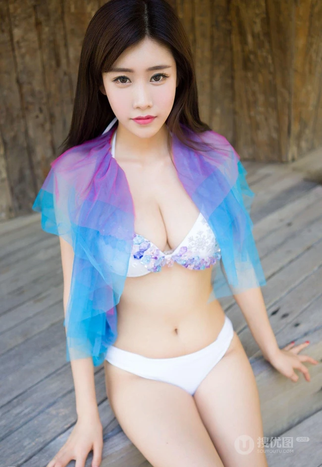女生嫩模程小烦不烦，着气质家居服海边高清旅拍写真