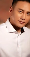治愈系暖男王仁君最新写真，眼神明亮笑容温暖