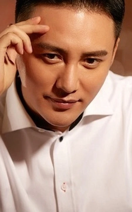 治愈系暖男王仁君最新写真，眼神明亮笑容温暖