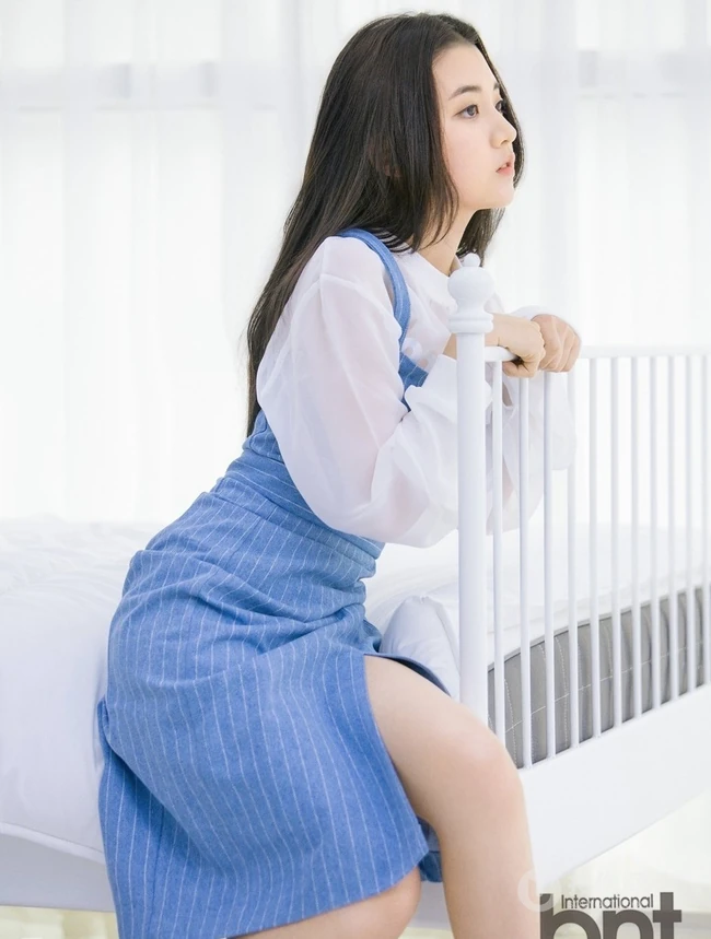 清纯韩星郑多彬室内写真，高颜值小清新靓丽动人