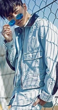 演员陈晓酷帅杂志写真大片，眼戴墨镜豪车相伴