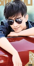 演员陈晓酷帅杂志写真大片，眼戴墨镜豪车相伴