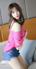 羞涩可爱学生妹，女生嫩模itt尼卡制服装写真吸睛