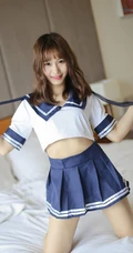 羞涩可爱学生妹，女生嫩模itt尼卡制服装写真吸睛