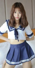 羞涩可爱学生妹，女生嫩模itt尼卡制服装写真吸睛