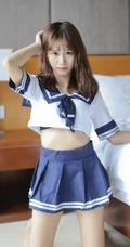 羞涩可爱学生妹，女生嫩模itt尼卡制服装写真吸睛