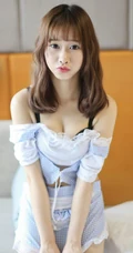 羞涩可爱学生妹，女生嫩模itt尼卡制服装写真吸睛