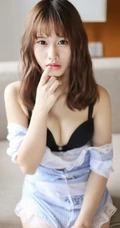 羞涩可爱学生妹，女生嫩模itt尼卡制服装写真吸睛