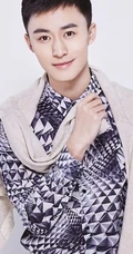 付嘉时尚腼腆写真大片，清新笑容尽显暖男气质