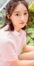亚洲大眼女生初夏清凉写真，手拿遮阳伞户外游玩