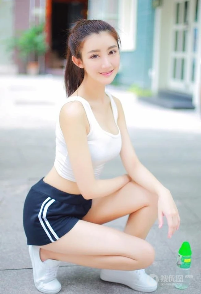 高颜值亚洲少女 校花林沁园紧身热裤校园随拍美图