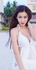 清纯女生程小烦不烦夏日旅拍写真，长发飘逸浅粉秀丽