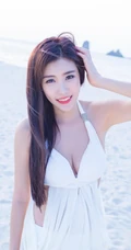 清纯女生程小烦不烦夏日旅拍写真，长发飘逸浅粉秀丽