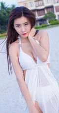 清纯女生程小烦不烦夏日旅拍写真，长发飘逸浅粉秀丽