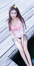 清纯女生程小烦不烦夏日旅拍写真，长发飘逸浅粉秀丽