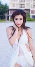 清纯女生程小烦不烦夏日旅拍写真，长发飘逸浅粉秀丽