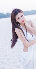 清纯女生程小烦不烦夏日旅拍写真，长发飘逸浅粉秀丽