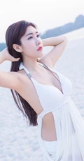 清纯女生程小烦不烦夏日旅拍写真，长发飘逸浅粉秀丽