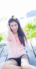 清纯女生程小烦不烦夏日旅拍写真，长发飘逸浅粉秀丽