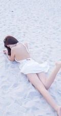 清纯女生程小烦不烦夏日旅拍写真，长发飘逸浅粉秀丽