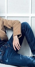 新晋小生罗云熙牛仔装写真，阳光帅气笑容腼腆