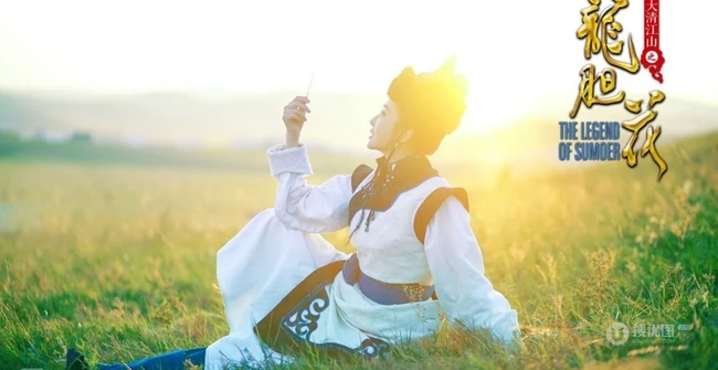 《龙胆花》杜若溪唯美剧照图片，英姿飒爽蒙古装出镜