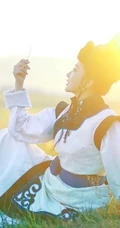 《龙胆花》杜若溪唯美剧照图片，英姿飒爽蒙古装出镜
