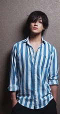 男演员、歌手赤西仁（Akanishi Jin）忧郁写真图片