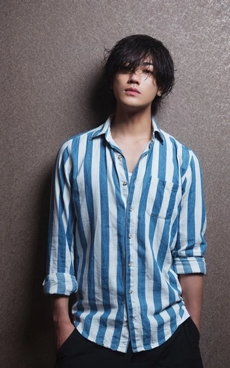 男演员、歌手赤西仁（Akanishi Jin）忧郁写真图片