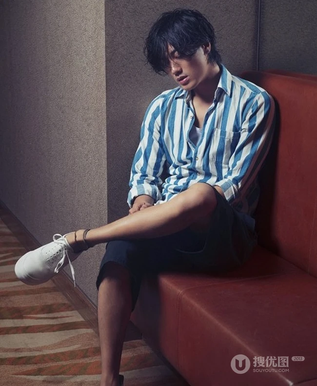 男演员、歌手赤西仁（Akanishi Jin）忧郁写真图片